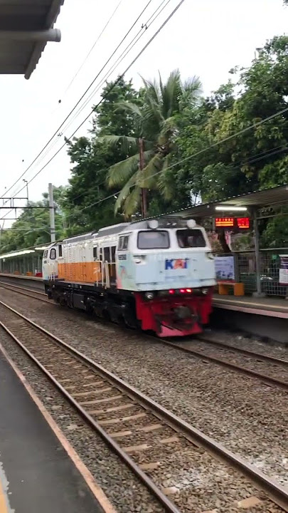 🚂Lokomotif Pulang Depo melintas langsung di Stasiun Kramat⁉️🔥📸🚂 #keretaapi #cc206 #railfans