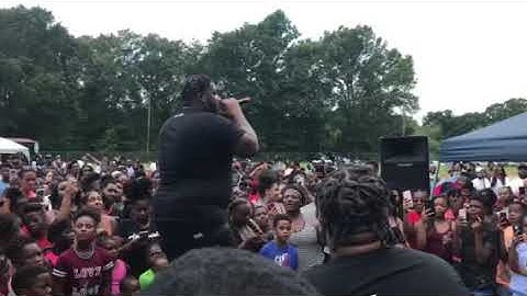 Derez De’Shon performing “Fed up” at the WPEG Power 98 Block party in Shelby, NC