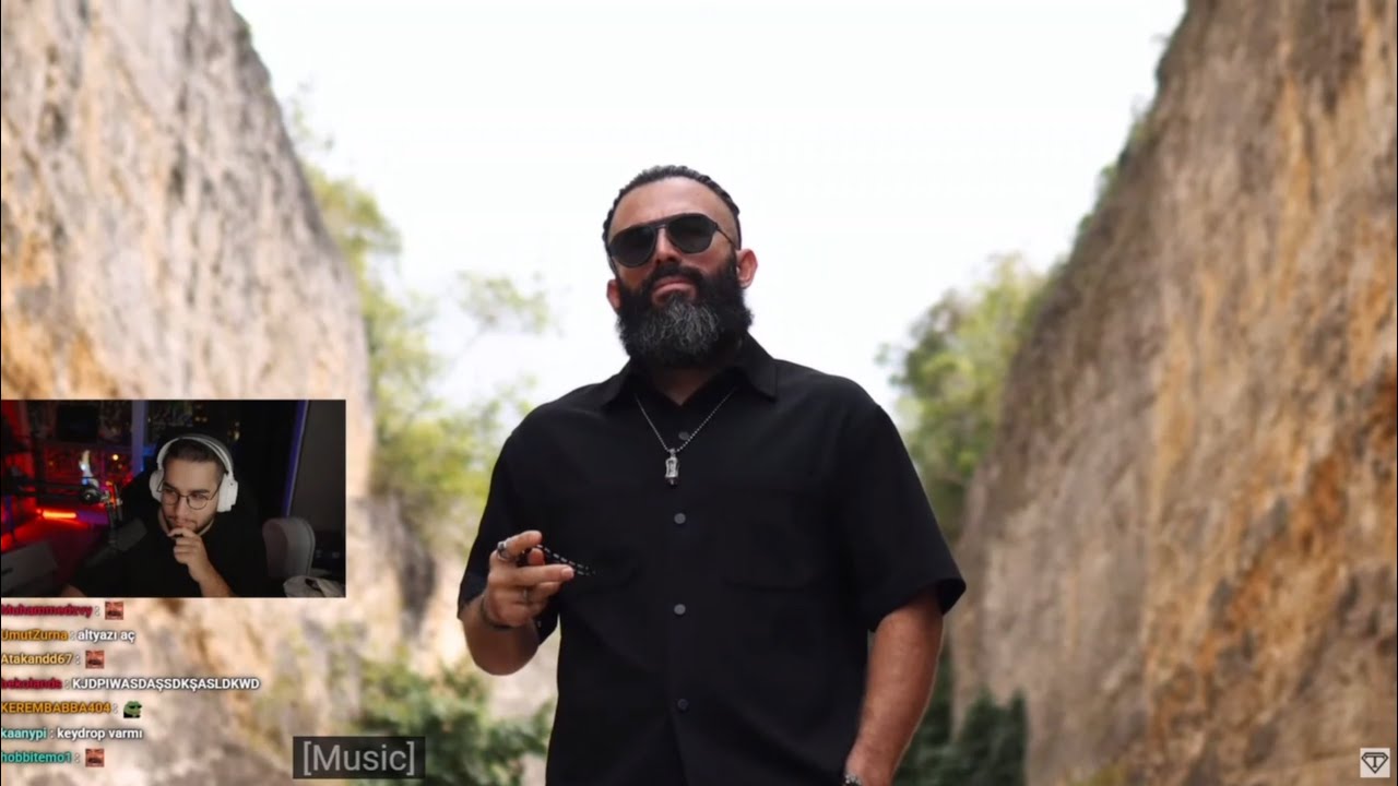 Eray Turabi nin Şarkısını dinliyor 