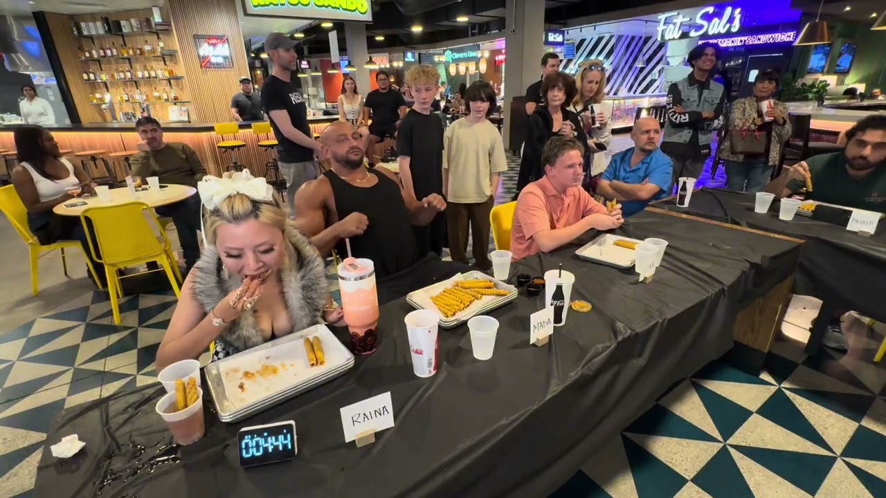 Конкурс по поеданию тако с призом в 1000 долларов.