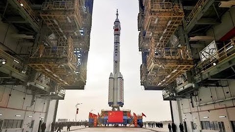 BREAKING: Countdown begins as China’s Shenzhou-21 rolls out to the pad for imminent launch 