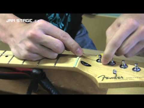 Video: Ako Dať Struny Na Elektrickú Gitaru