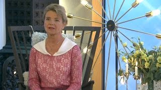 Stina Ekblad läser: 'Ring, klocka, ring' - Nyhetsmorgon (TV4)