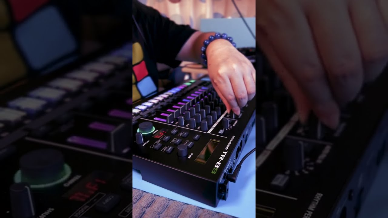 美品　Roland TR-8S Buy Roland TR-8S Rhythm Performer Drum Machine | Sam Ash Music
