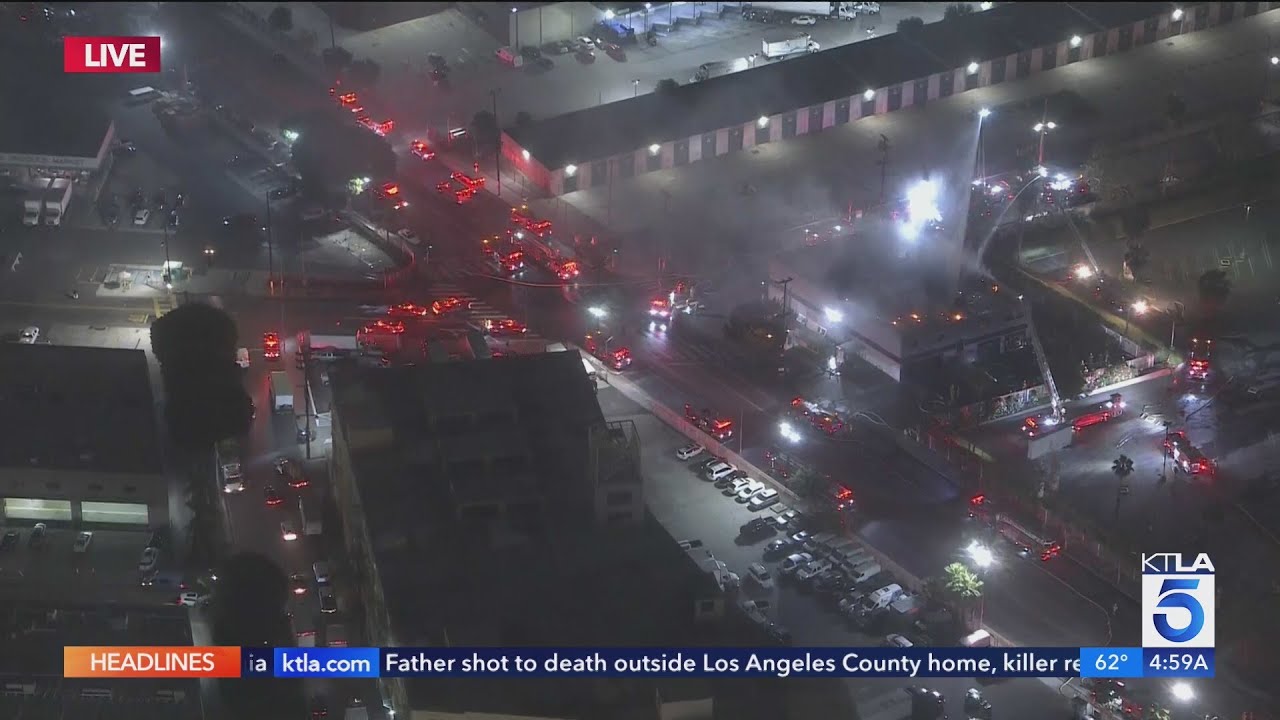 Crews respond to massive blaze at downtown Los Angeles building - YouTube