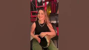 احلا دربكة من تحت ايد لانا 
