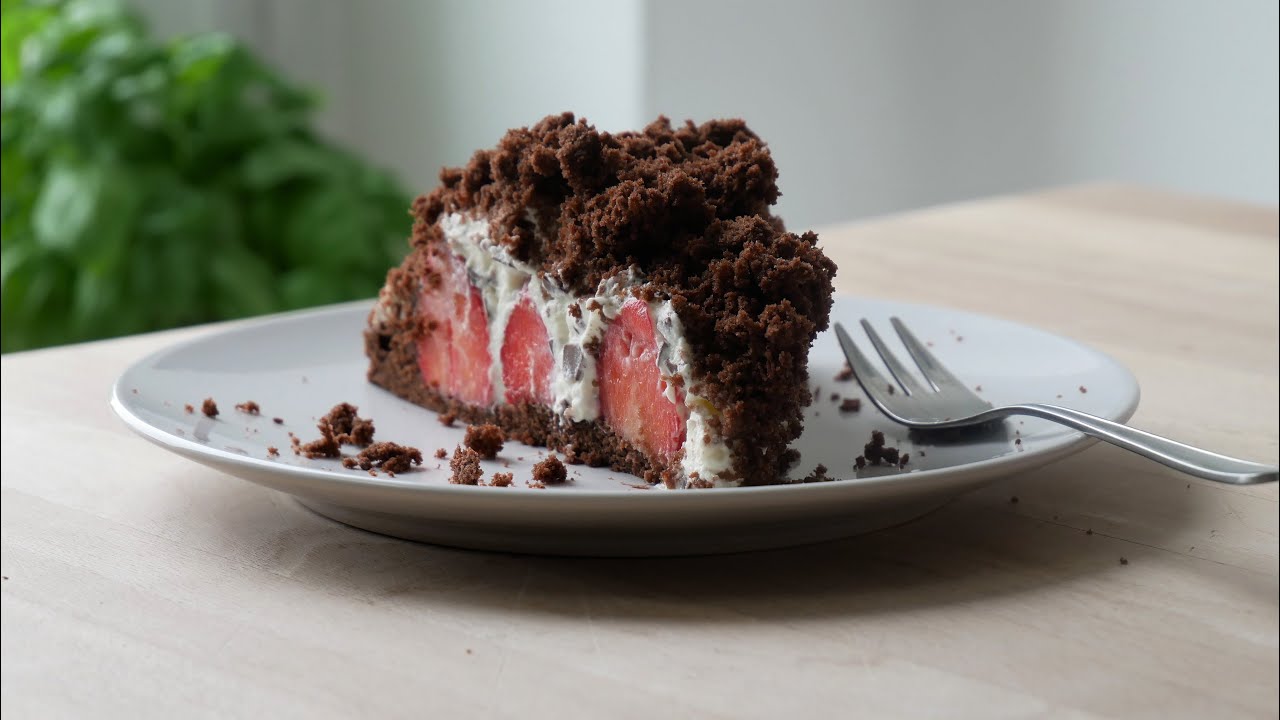 Maulwurfkuchen mit Erdbeeren (Rezept) || German Mole Cake with Strawberries (Recipe) || [ENG SUBS]