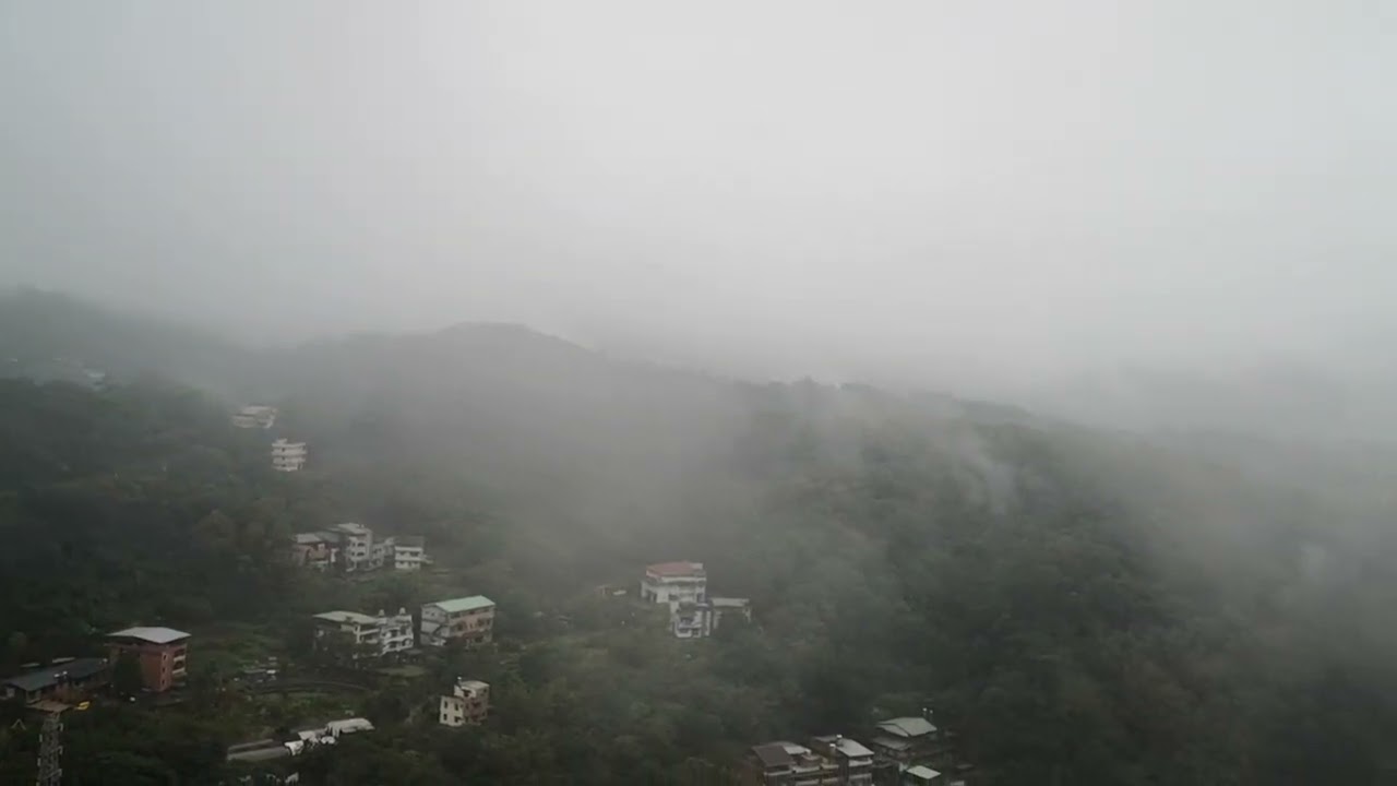 涵碧樓霧雨之景