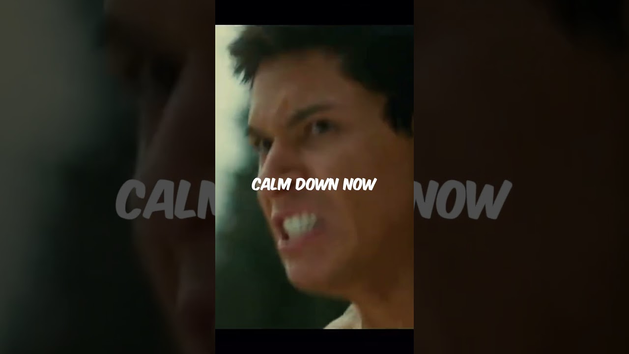 Jacob Transforms into a Wolf to save Bella | Twilight Saga: New Moon