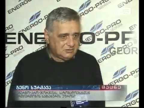 ჭავჭავაძისა და 26 მაისის ქუჩების კვეთაში ახალდაგებული ასფალტის საფარი ამოჭრეს