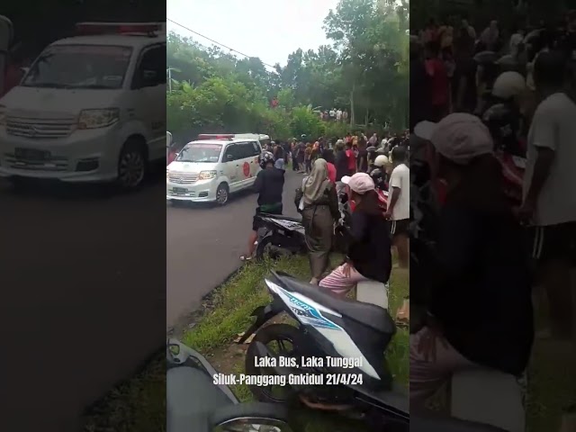 Lak4 Tungg4l Bus di jalan Siluk -Panggang class=