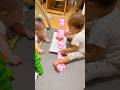 【生後4ヶ月】0歳の妹に絵本を読む1歳姉【優しすぎる】#shorts #年子育児 #赤ちゃん