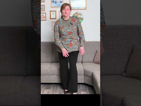 Я сшила блузку и брюки. Ссылка на видео внизу экрана.