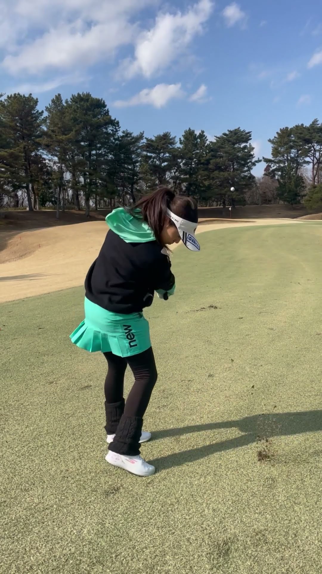 100ヤード以内は振りすぎないよ。グリーンまで楽に届くクラブを選択