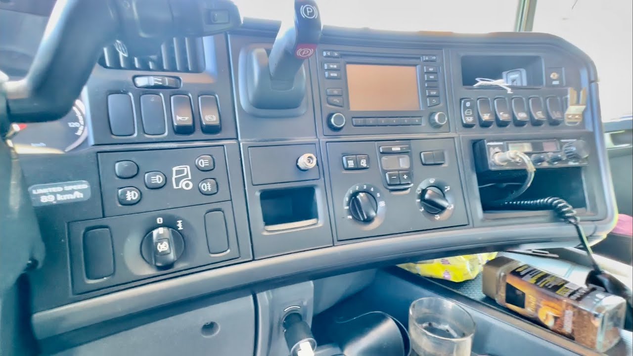 ازرار السكانيا، البوطونات و الطابلو