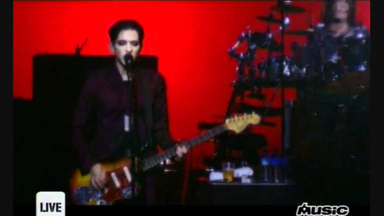 [HD]Placebo - Scared Of Girls (Paris 2000)