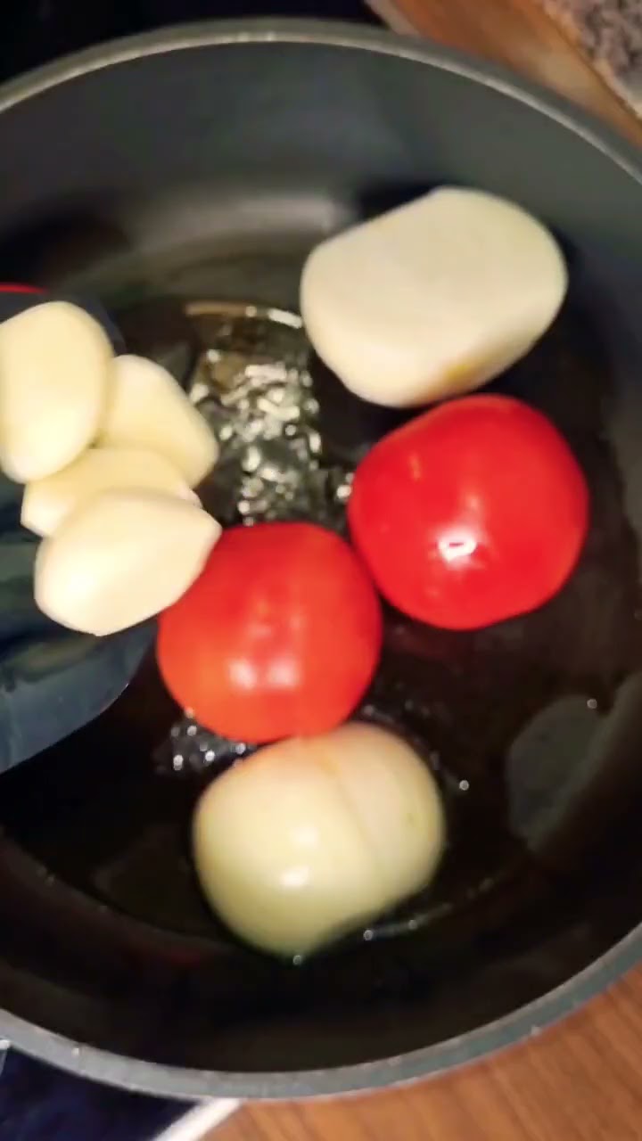 Gefüllte Frikadellen | mit Spagetthi und Sauce 😋 #shorts #lecker - YouTube