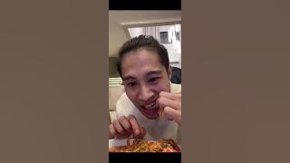 Kasiaan juga liat mereka berdua, klo dilihat lihat mereka saling sayang💕