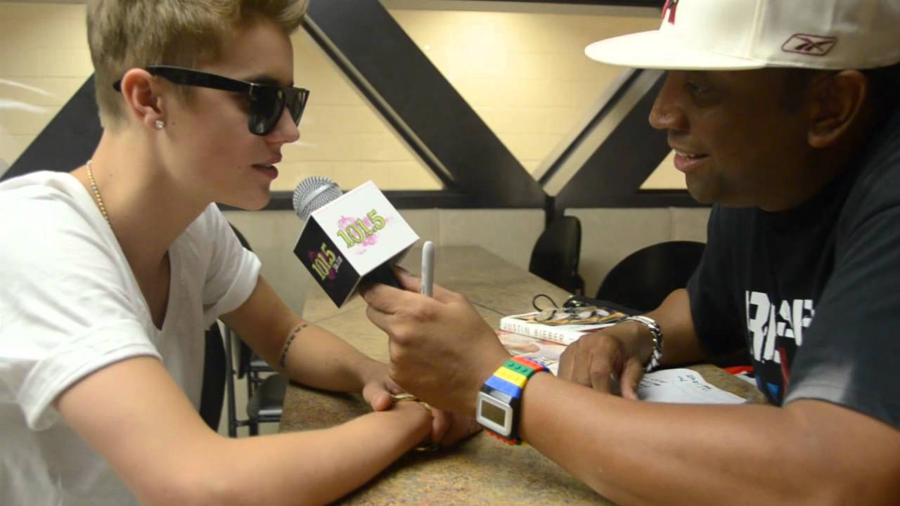 Justin Bieber Backstage Believe Tour 2012 With Super Snake 101.5 FM