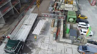 Van Dijk Transport Kampen, lossen in Amsterdam op 26 april 2024