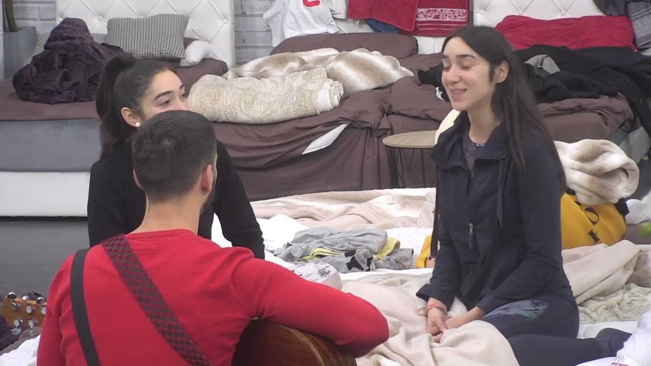 DUSAN VEZBA PESMU SA BLIZNAKINJAMA - 07.12.2022. - INSTA TV