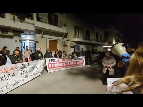 Συλλαλητήριο στα Άνω Πετράλωνα έξω απο το σπίτι που έγινε έξωση