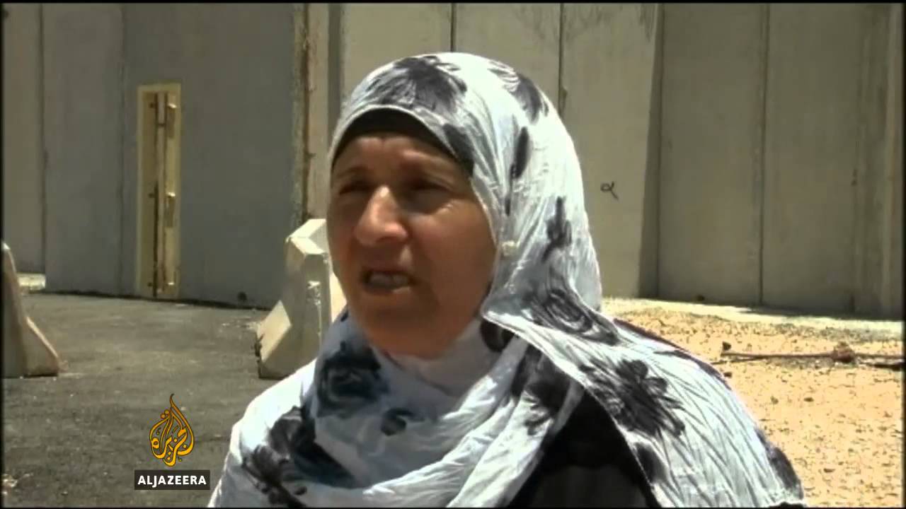 قرية قلنديا الفلسطينية كسجن
