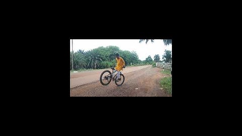 Use safe helmets💪🏻 #subscribe #cycle #stunts #mtbfreestyle #helmets #safetyfirst #helmet #shorts