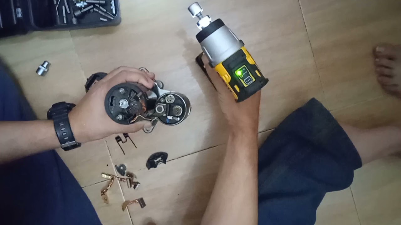 cambiando las escobillas del motor de arranque del Astra h. changing Astra h starter brushes