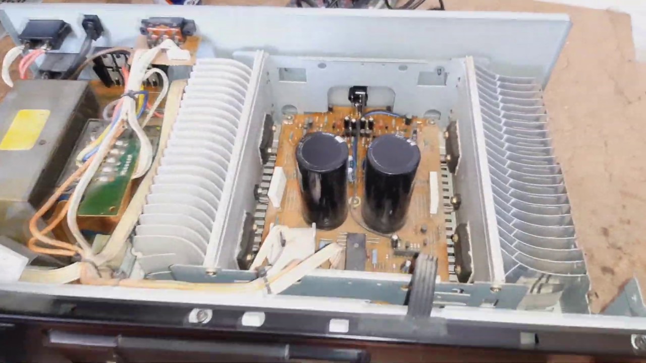 Amplificador kenwood km992 tiene un zumbido en las salidas de audio