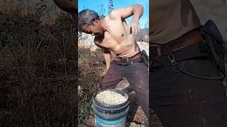 Simple process of shelling nuts with only hands