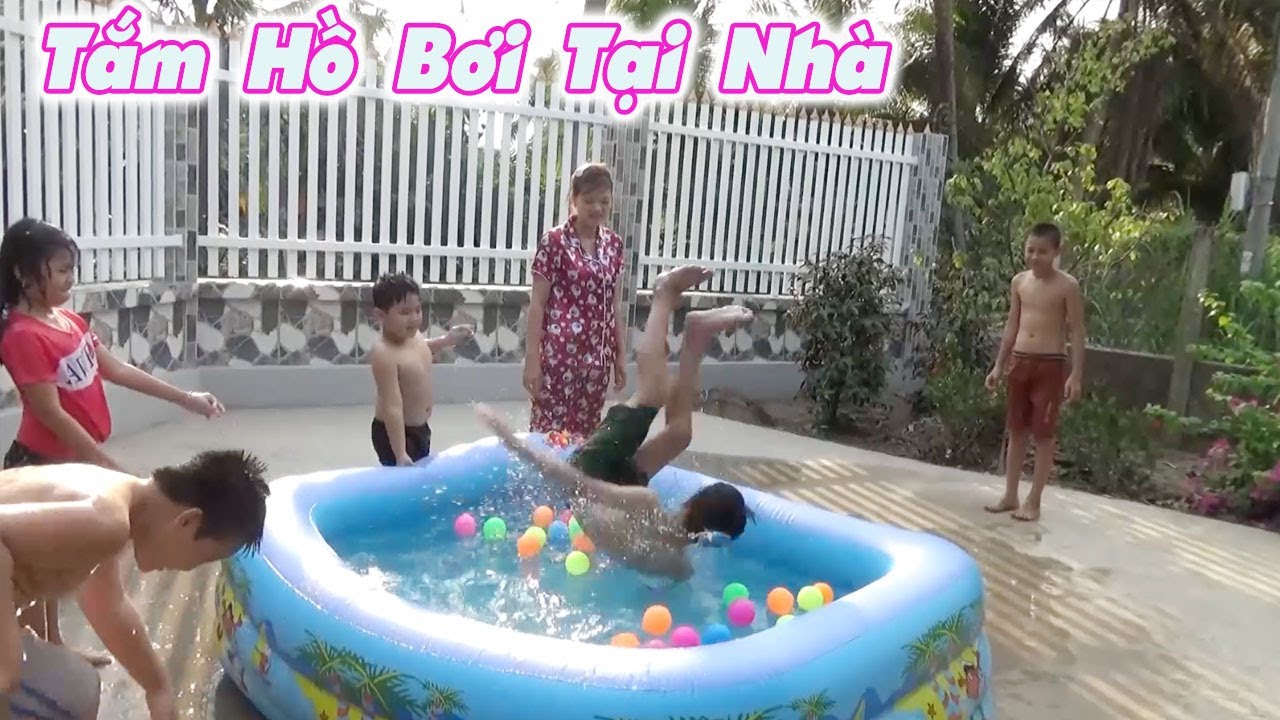 Tắm Hồ Bơi Tại Nhà Với 200 Quả Bóng Nước [ Trang And Vinh TV ] - YouTube