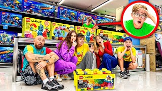 Cache Cache Dans Un Magasin De Jouets