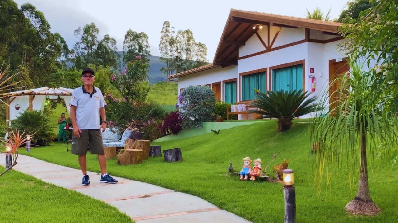 ELE TRANSFORMOU SEU SÍTIO EM UM PARAÍSO NAS MONTANHAS DE MINAS