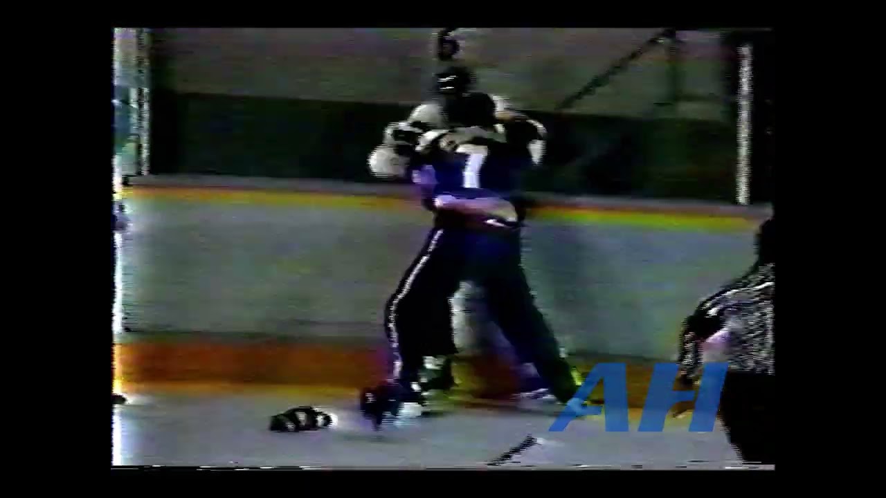 WHL Nov. 23, 1986 Mike MacWilliam,NW v Steve Wienke,KAM New Westminster Bruins Kamloops Blazers