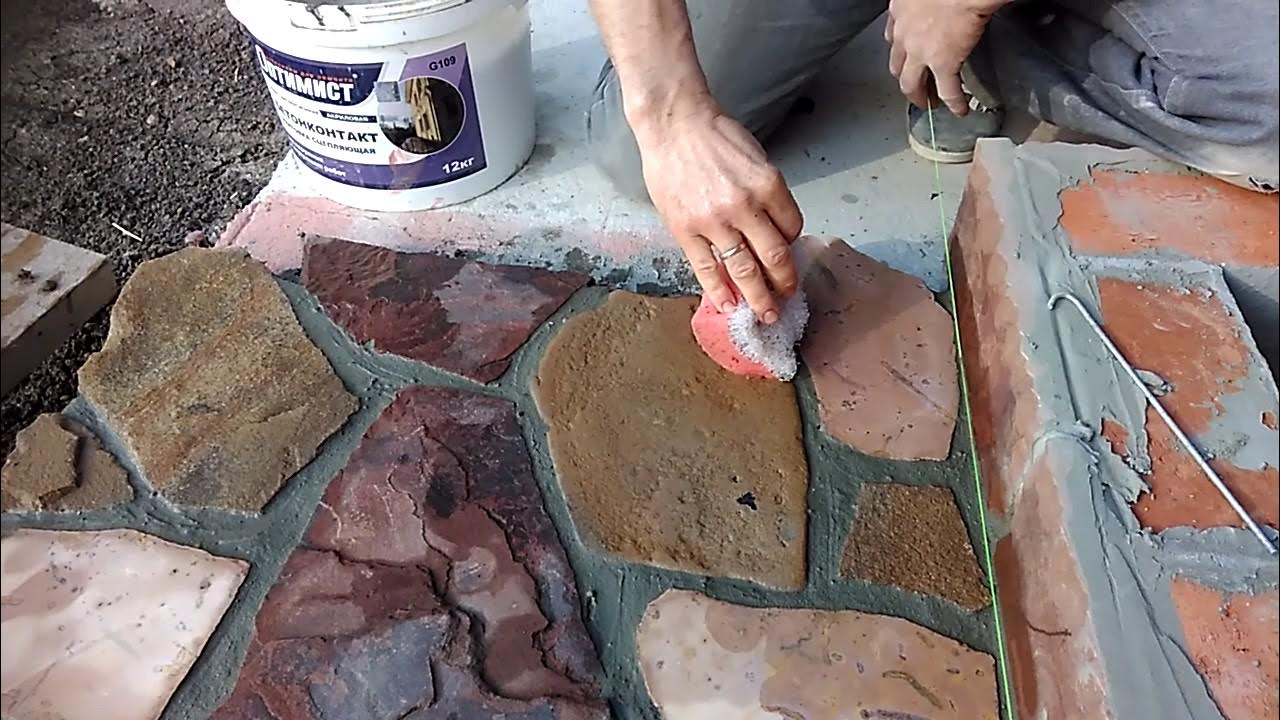 Укладка искусственного камня на стену. Укладка камня на клей. Укладка камня на клей. Укладка цоколя природным камнем. Декоративный кирпич для цоколя укладка.