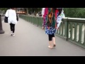 راهپیمایی کبری خادمی، هنرمند افغان در پاریس