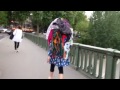 راهپیمایی کبری خادمی، هنرمند افغان در پاریس
