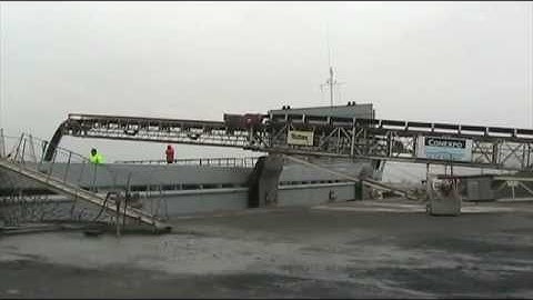 TS 542 Radial Telescopic and Hopper feeder loading a Coaster Vessel