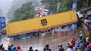 TRAGEDI HUJAN!! TRAILER SUPER PANJANG MELINTANG DI TIKUNGAN EKSTREM SITINJAU LAUIK, JADI TONTONAN 