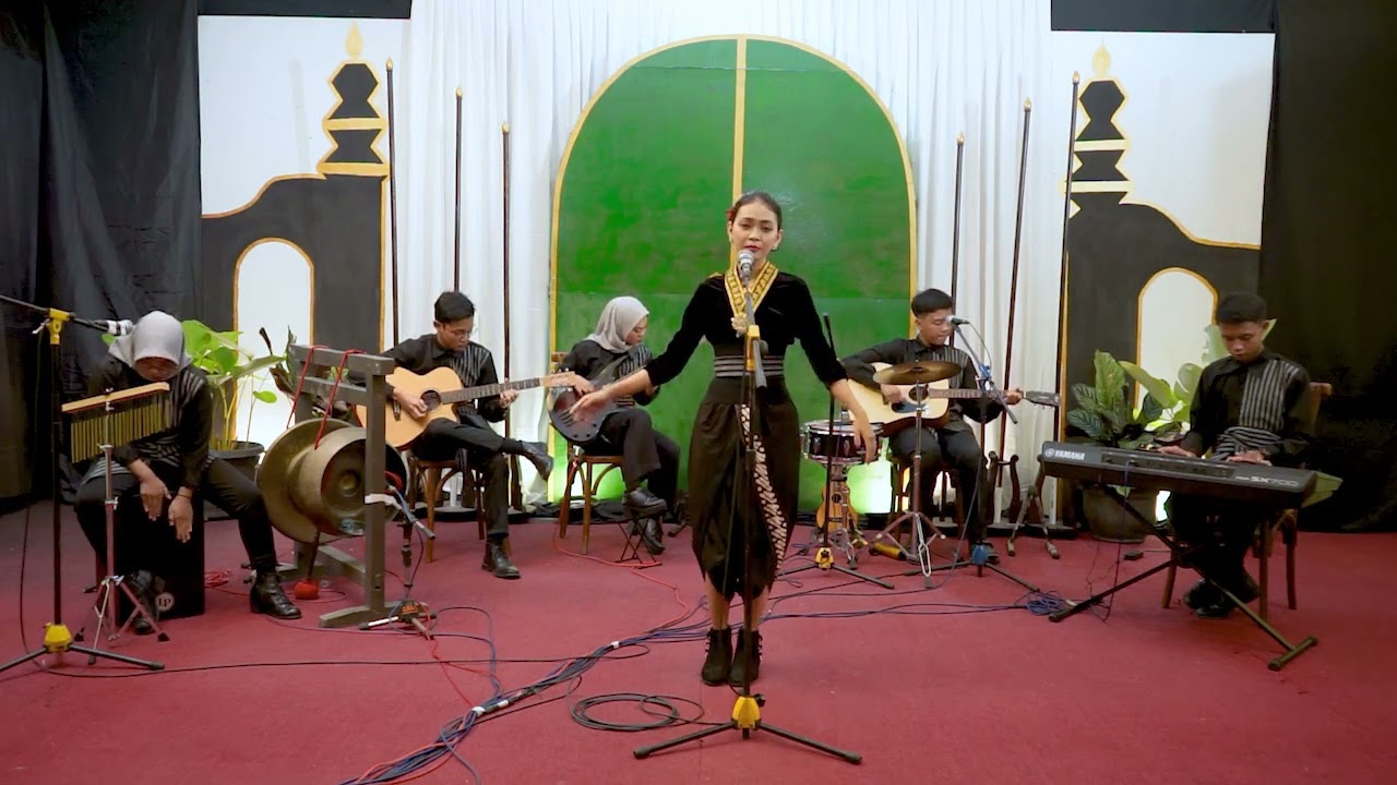 Puisi Pilihan_Tak Sepadan