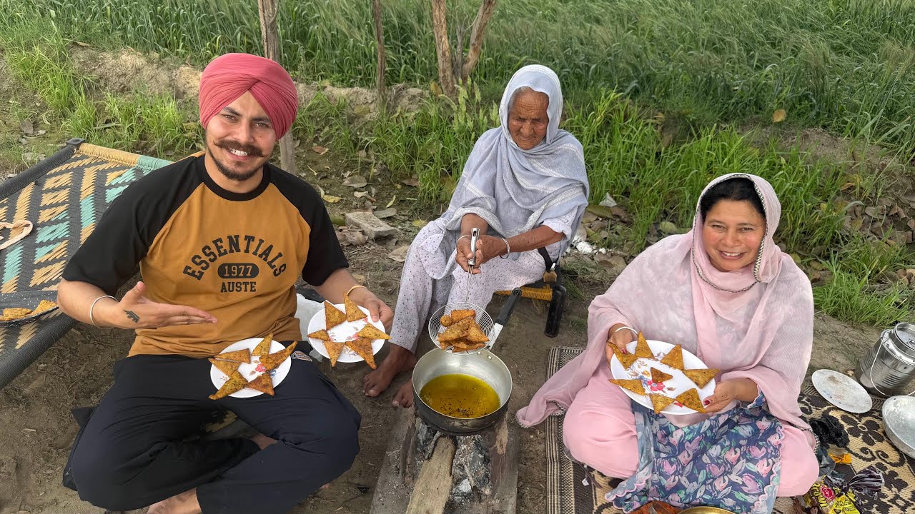 Crispy Potato Triangles Recipe 😍 | ਮੰਮੀ ਨੇ ਆਲੂਆਂ ਤੋਂ ਤਿਆਰ ਕੀਤੀ ਨਵੀਂ Recipe 😋 | Harman khosa | 