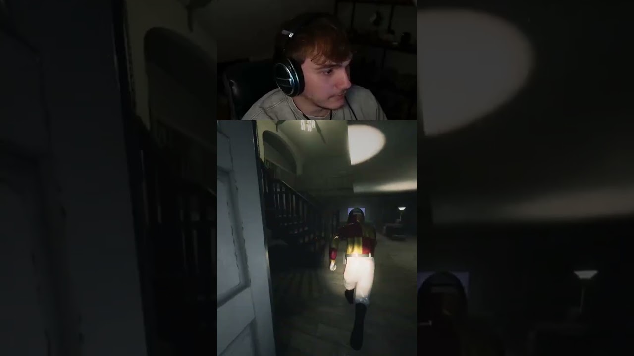 Escaping from mom to play on the computer #funny #twitch #escapethebackrooms #horror