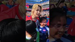 Jimin hugging the kids they were so happy 🥹🥹🫶🏻 #JiminForFIFA #JiminAtTheWorldCup #JIMIN