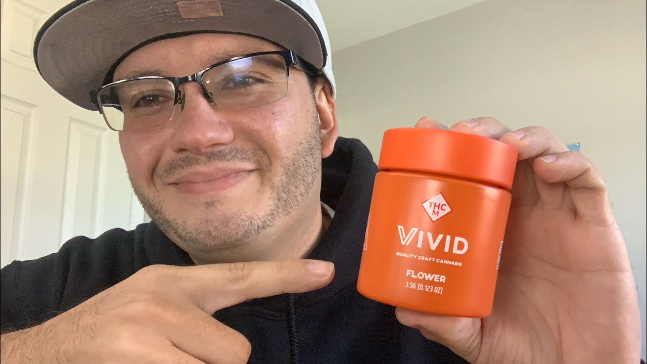 Alien Mintz Strain Review Ft. Vivid, Show Me Organics, and Blue Sage Cannabis Deli in Missouri