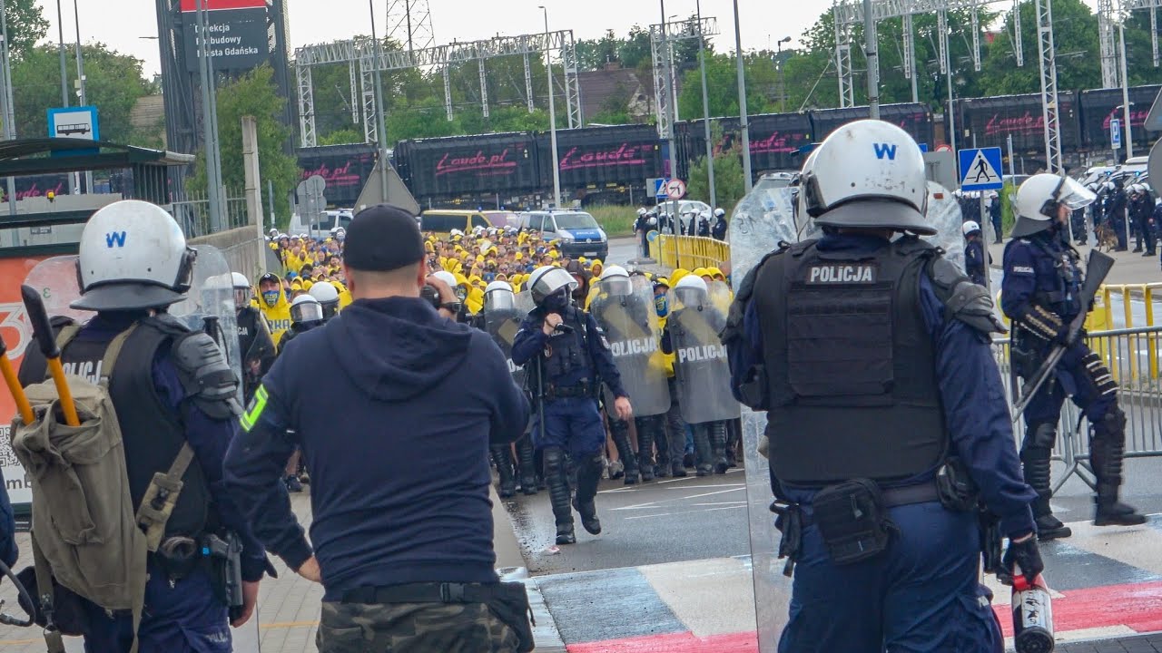 Arka Gdynia - Lechia Gdańsk '97 (Hooligans)