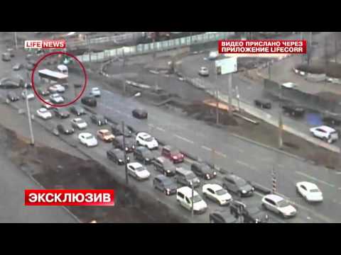 Авария на Мичуринском проспекте 15 апреля автобус протаранил шесть машин и столб!