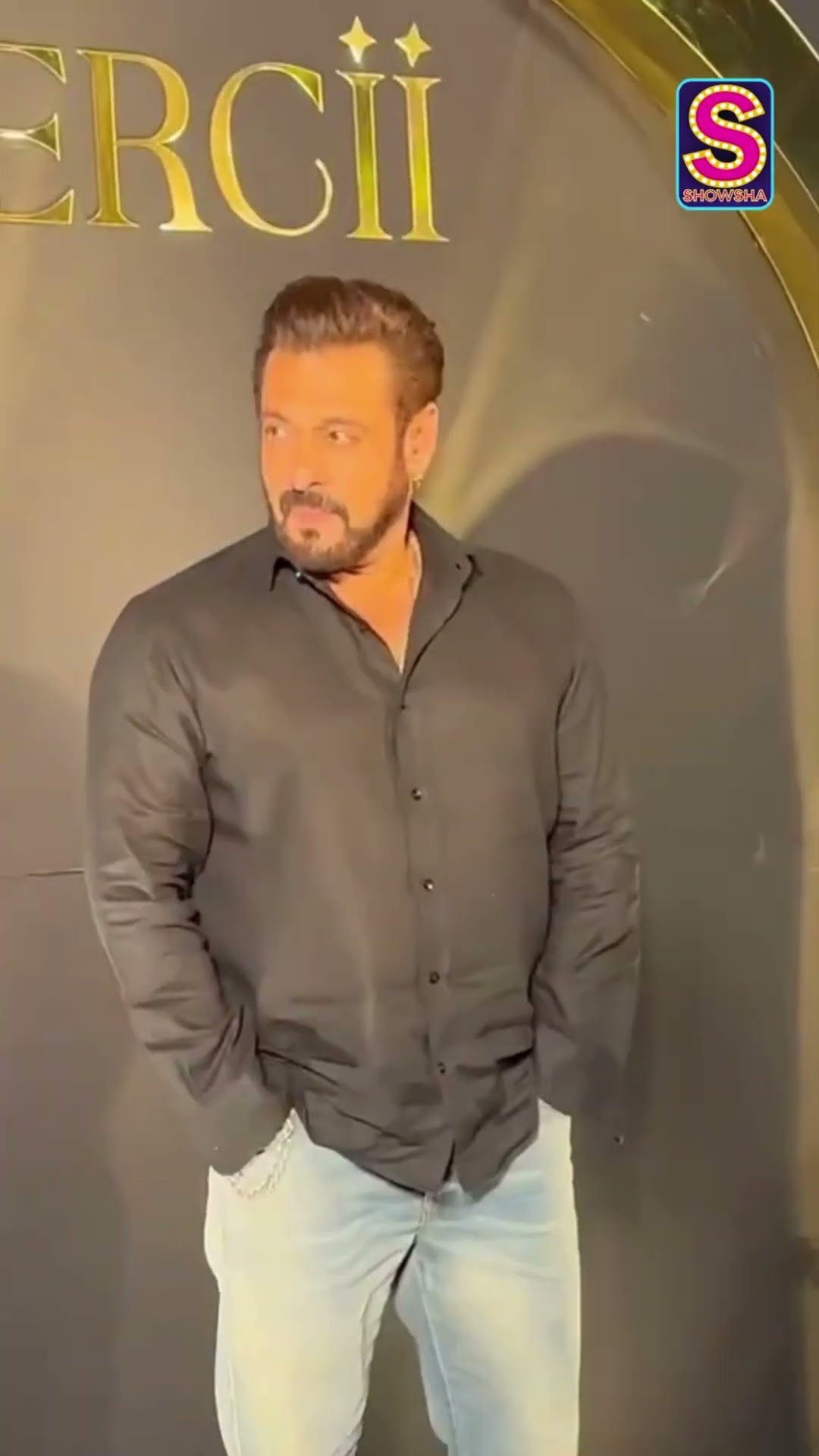 Aura Overload: Salman Khan Looks Dapper In a Black Shirt And Blue Denims | News18 | N18S