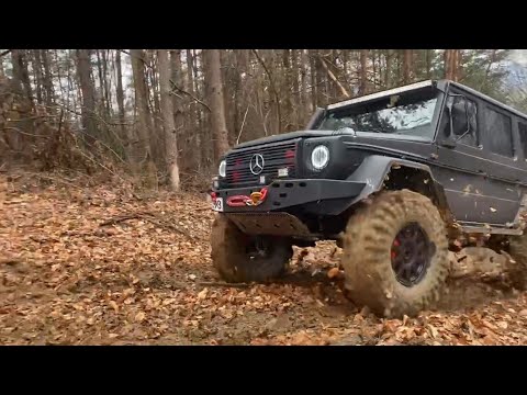 MERCEDES G WITH PORTAL AXLES CLIMBING MUDDY HILL