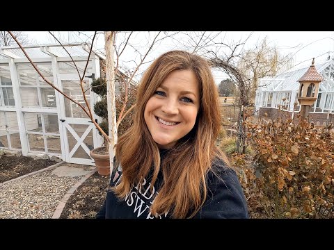 Flower Bed Cleanup Around the Chicken Coop! 🌿😀 // Garden Answer